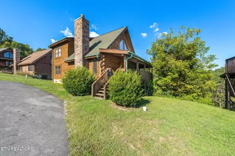 2223 Eagle Feather Dr, Sevierville, TN 37876