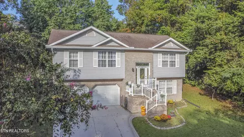 5821 Fountain Rd, Knoxville, TN 37918