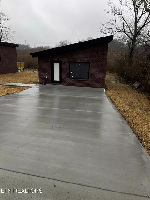 298 Old Mail Rd, Crossville, TN 38555