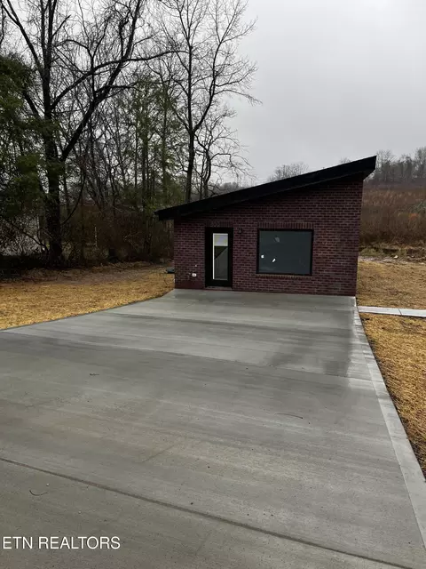 300 Old Mail Rd, Crossville, TN 38555