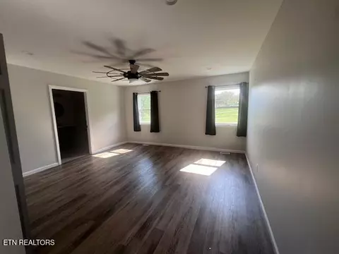 Living - 8917 Three Points Rd, Mascot, TN 37806 photo 3 of 3