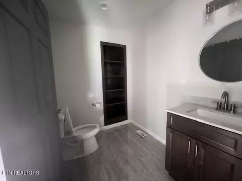 Bath - 8917 Three Points Rd, Mascot, TN 37806 photo 3 of 3