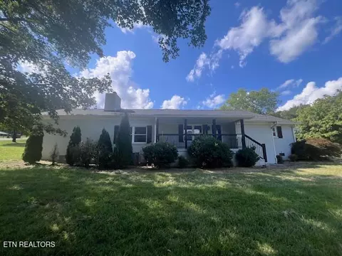 8917 Three Points Rd, Mascot, TN 37806