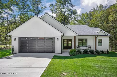 13 Ashford Pl, Crossville, TN 38558