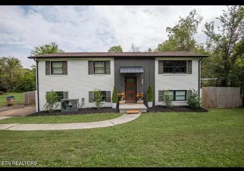 3920 Deerfield Rd, Knoxville, TN 37921