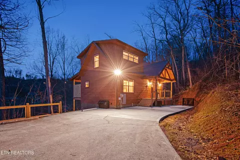 1150 E Kings Ridge Rd, Gatlinburg, TN 37738