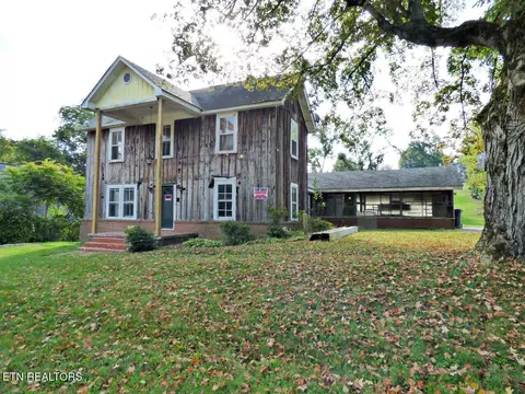 145 W Meeting St, Dandridge, TN 37725