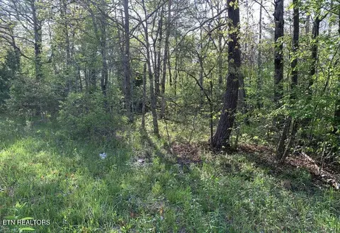 1035 Redwing Dr, Crossville, TN 38572