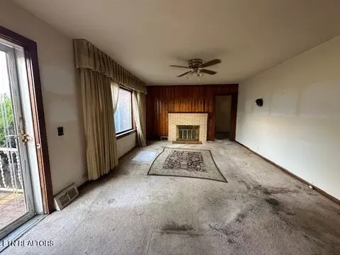 Living - 11532 Wilderness Rd, Ewing, VA 24248 photo 1 of 5