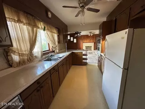 Kitchen - 11532 Wilderness Rd, Ewing, VA 24248 photo 1 of 2