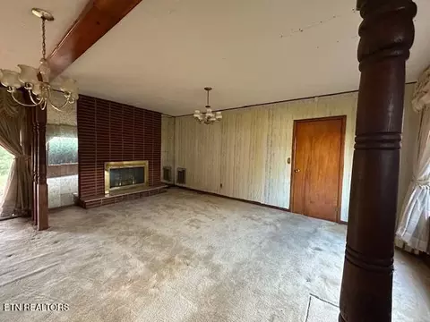 Living - 11532 Wilderness Rd, Ewing, VA 24248 photo 3 of 5