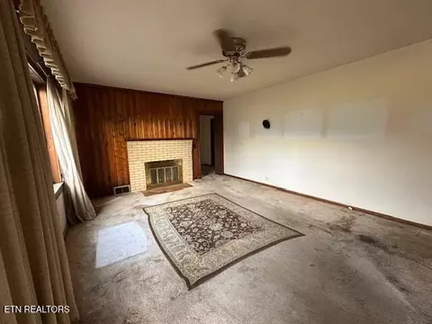 Living - 11532 Wilderness Rd, Ewing, VA 24248 photo 2 of 5