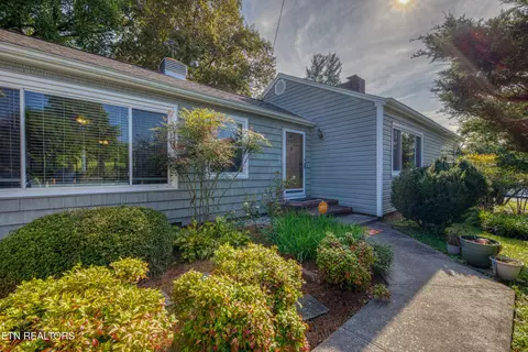 5908 Chalmers Dr, Knoxville, TN 37920