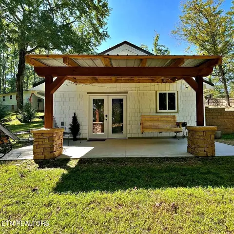 282 White Oak Dr, Decatur, TN 37322