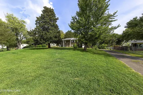 11128 Hughlan Dr, Knoxville, TN 37934