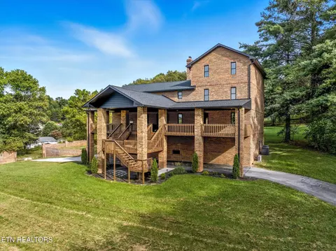 120 Brookfield Dr, Kingsport, TN 37663