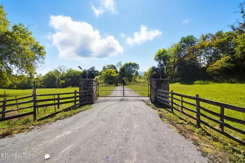 1356 Jayell Rd, Sevierville, TN 37862