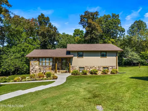 333 Beal Woods Dr, Sevierville, TN 37862