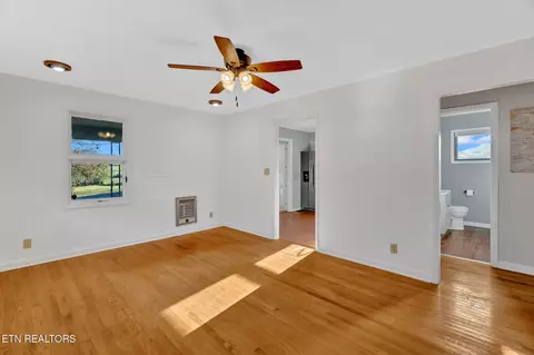 40 Spring Lane Ln, Fall Branch, TN 37656 photo 10