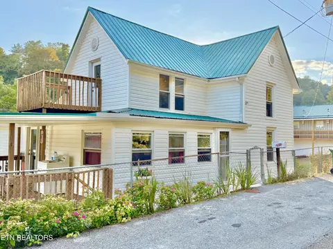 319 Main St, Pennington Gap, VA 24277