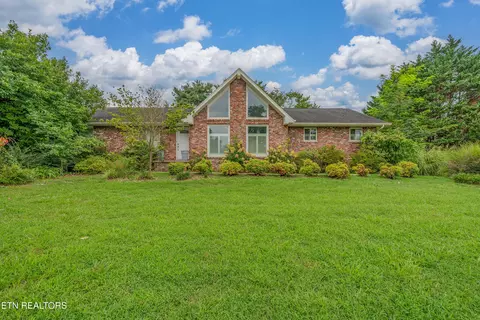 951 Foster Dr, Lenoir City, TN 37772