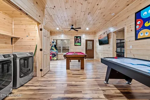 2184 Beach Front Dr, Sevierville, TN 37876