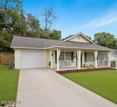 131 Emerald Court Pl, Lenoir City, TN 37771
