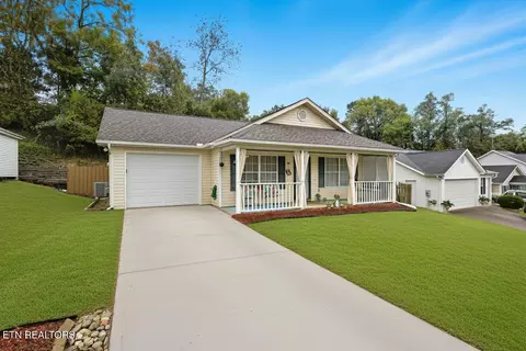 131 Emerald Court Pl, Lenoir City, TN 37771