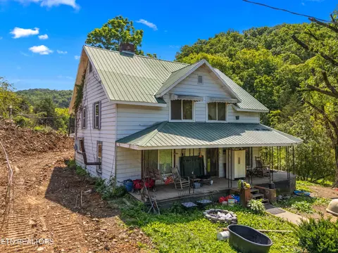 Exterior - 111 Kyle Valley Rd, Eidson, TN 37731 photo 4 of 7