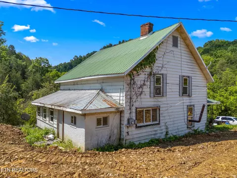 Exterior - 111 Kyle Valley Rd, Eidson, TN 37731 photo 5 of 7
