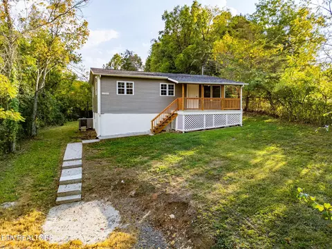 10204 Thorn Grove Pike, Strawberry Plains, TN 37871