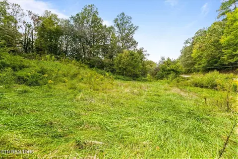 2886 Cedar Creek Rd, La Follette, TN 37766