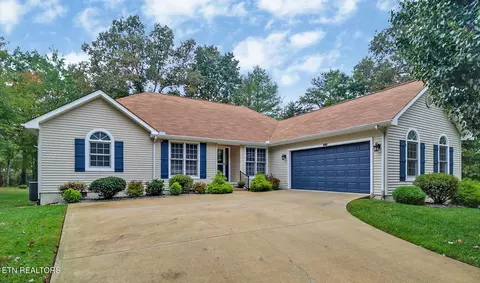 610 Westchester Dr, Crossville, TN 38558