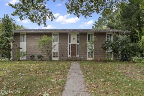 8716 Wimbledon Dr, Knoxville, TN 37923