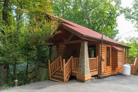 1316 Pine Tr, Sevierville, TN 37876