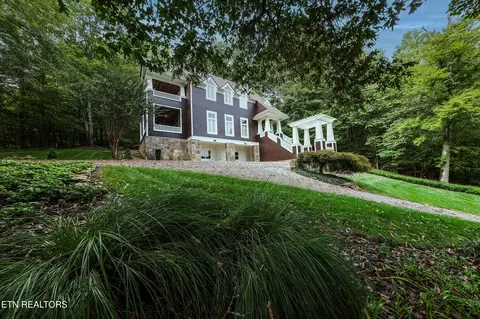 101 Park Meade Dr, Oak Ridge, TN 37830