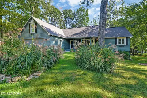 123 Lakeview Dr, Crossville, TN 38558