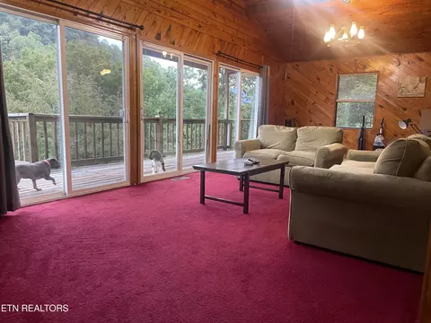 Living - 628 Nettleton Rd, Harrogate, TN 37752 photo 2 of 4
