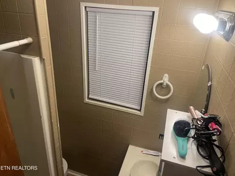 Bath - 628 Nettleton Rd, Harrogate, TN 37752 photo 1 of 2