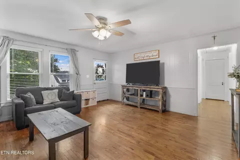 Living - 552 N Wright Rd, Alcoa, TN 37701 photo 1 of 1