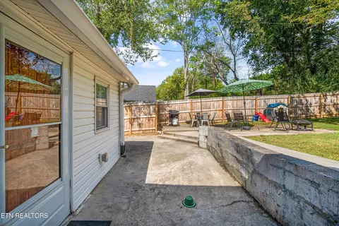 Exterior - 552 N Wright Rd, Alcoa, TN 37701 photo 2 of 8
