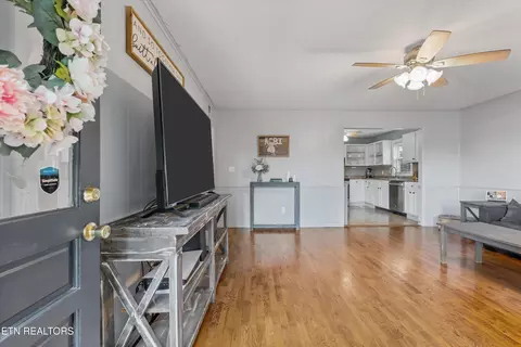 Entry Way - 552 N Wright Rd, Alcoa, TN 37701 photo 1 of 2