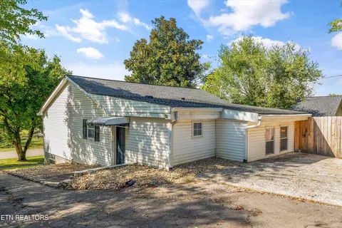 Exterior - 552 N Wright Rd, Alcoa, TN 37701 photo 4 of 8