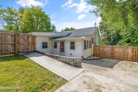 Exterior - 552 N Wright Rd, Alcoa, TN 37701 photo 5 of 8