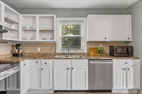 Kitchen - 552 N Wright Rd, Alcoa, TN 37701 photo 2 of 3
