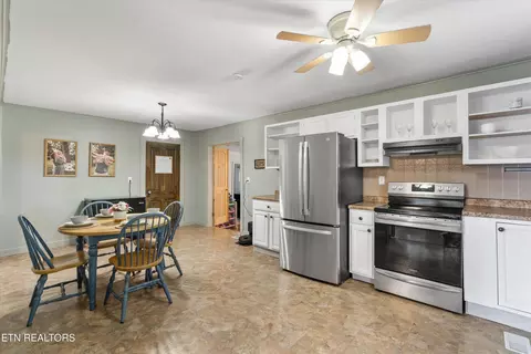 Kitchen - 552 N Wright Rd, Alcoa, TN 37701 photo 1 of 3