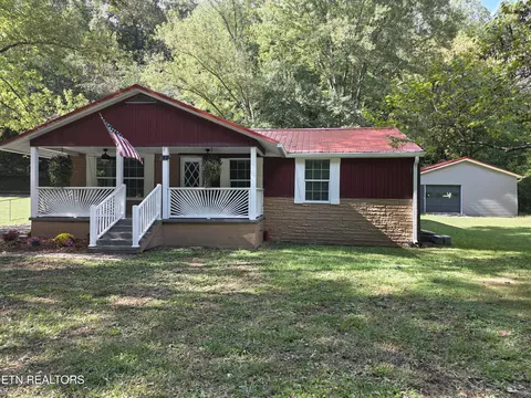671 Hen Valley Rd, Oliver Springs, TN 37840