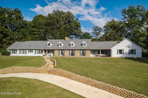 1400 Thomas Cir, Cookeville, TN 38506