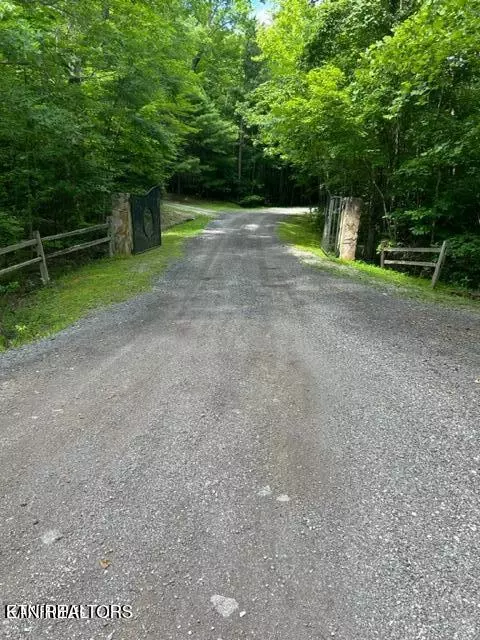000 Smithfiled Rd, Tellico Plains, TN 37385