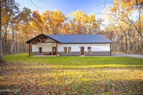 2662 Cumberland Lakes Dr, Monterey, TN 38574